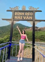 Hotgirl chụp ảnh Đỉnh đèo Hải Vân